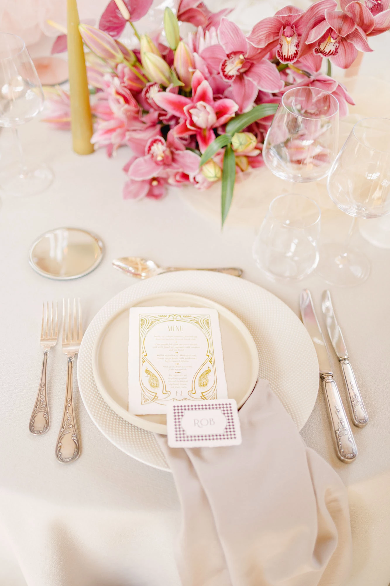 vaisselle fleur meubles rose composition florale